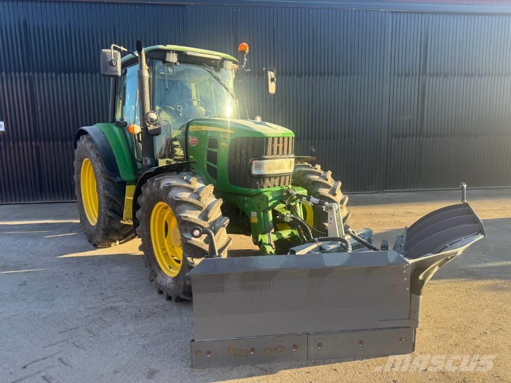 John Deere 6430 Traktory