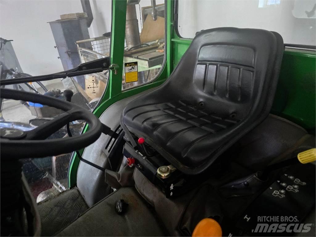 John Deere 4110 Traktory