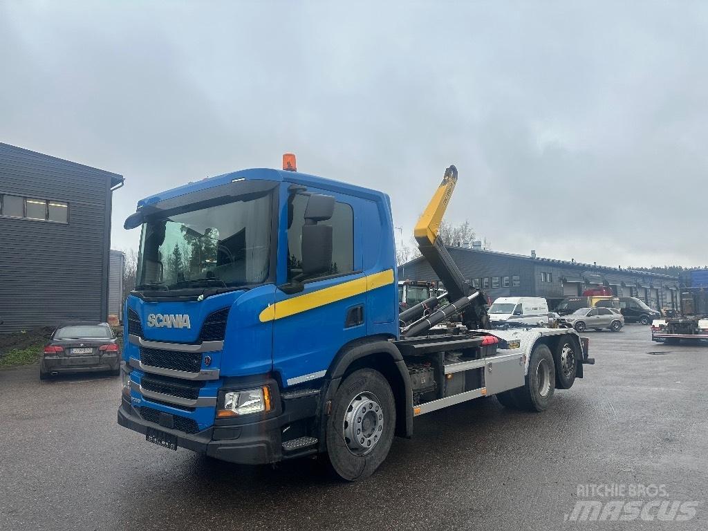 Scania P 360 Hákový nosič kontejnerů