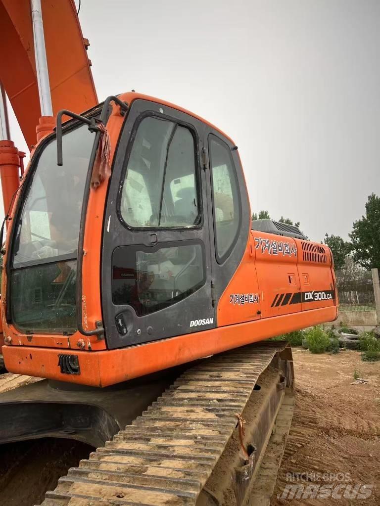 Doosan DX300LCA Pásová rýpadla