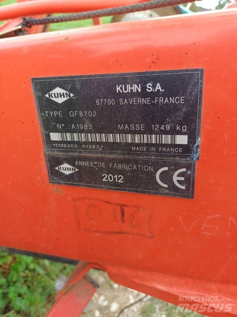 Kuhn GF 8702 Obraceče a shrabovače sena