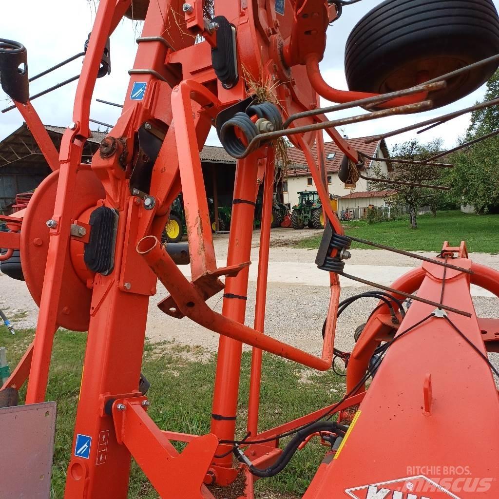 Kuhn GF 8702 Obraceče a shrabovače sena