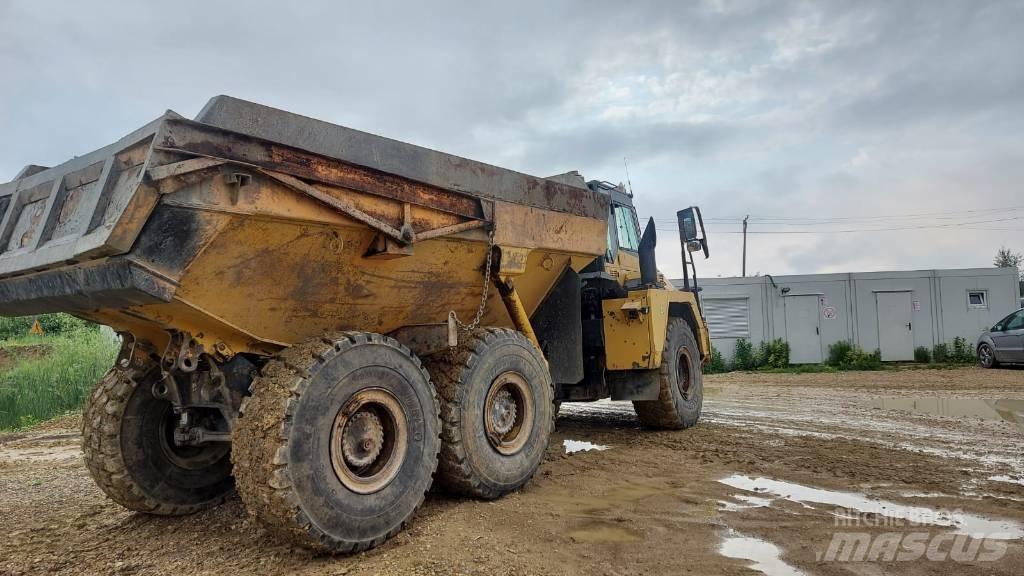 Komatsu HM300-2 Kloubové dempry