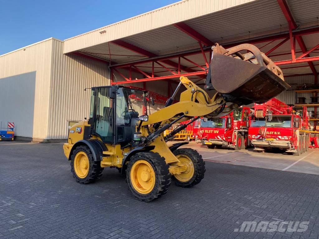 CAT 908M Kolové nakladače