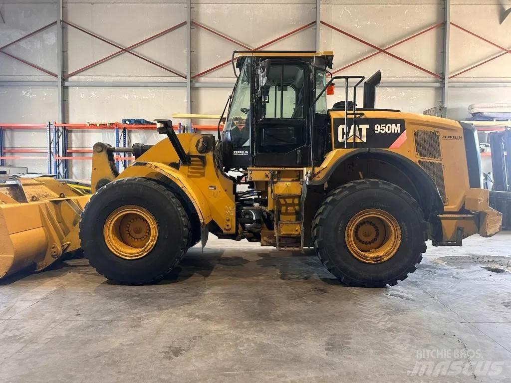 CAT 950M Kolové nakladače