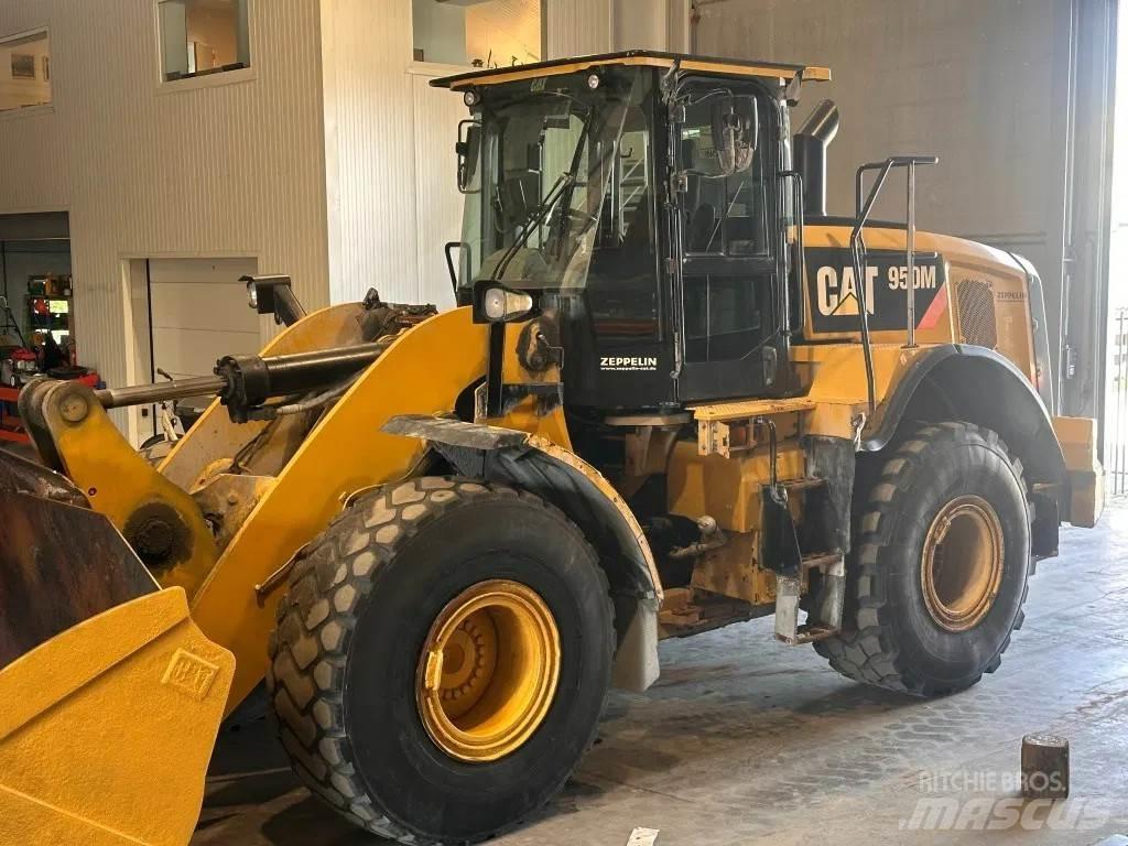 CAT 950M Kolové nakladače