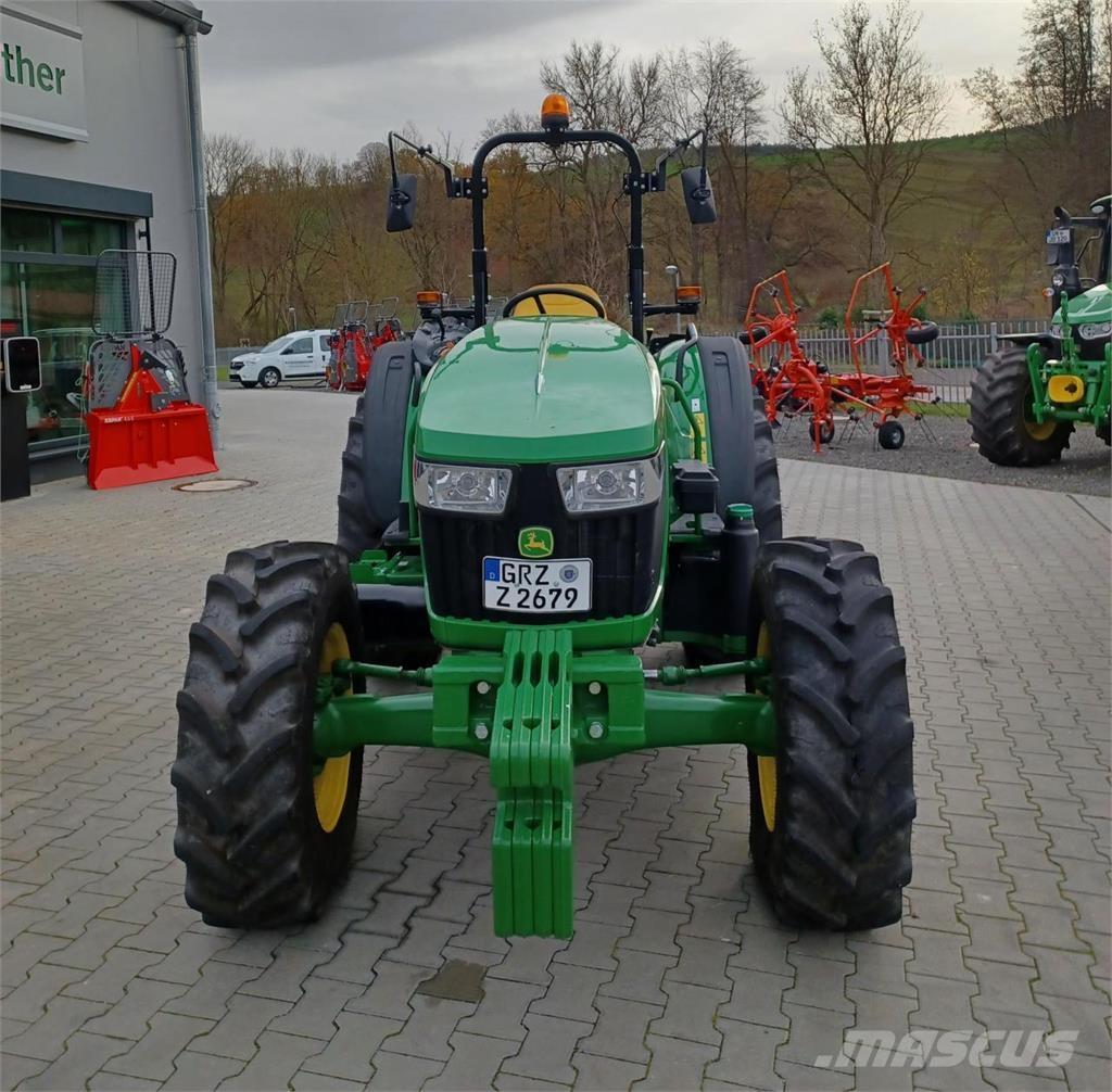 John Deere 5050E Traktory