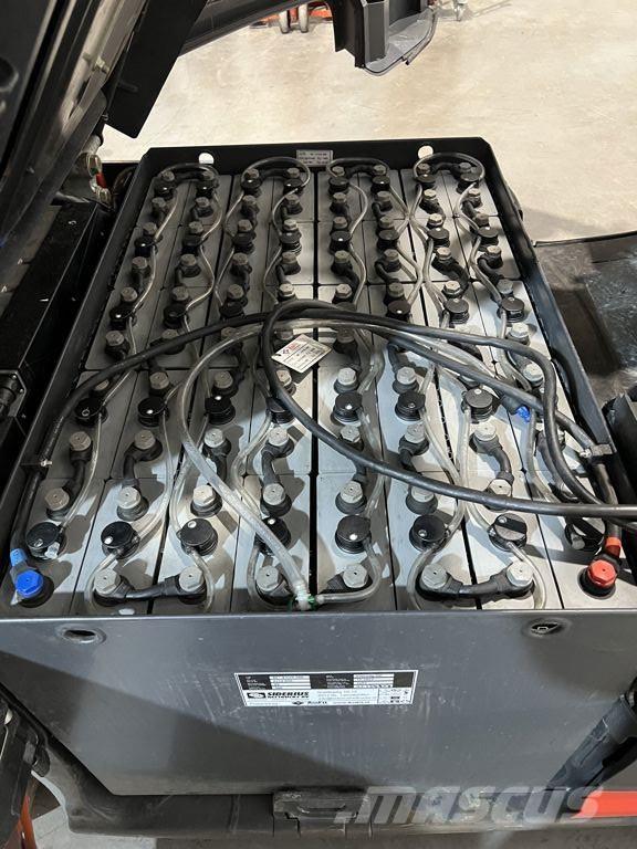 Linde E30-01 Akumulátorové vozíky