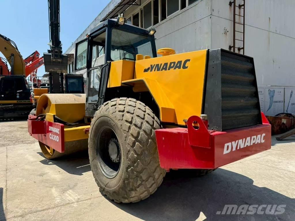 Dynapac CA 30 D Tahačové válce