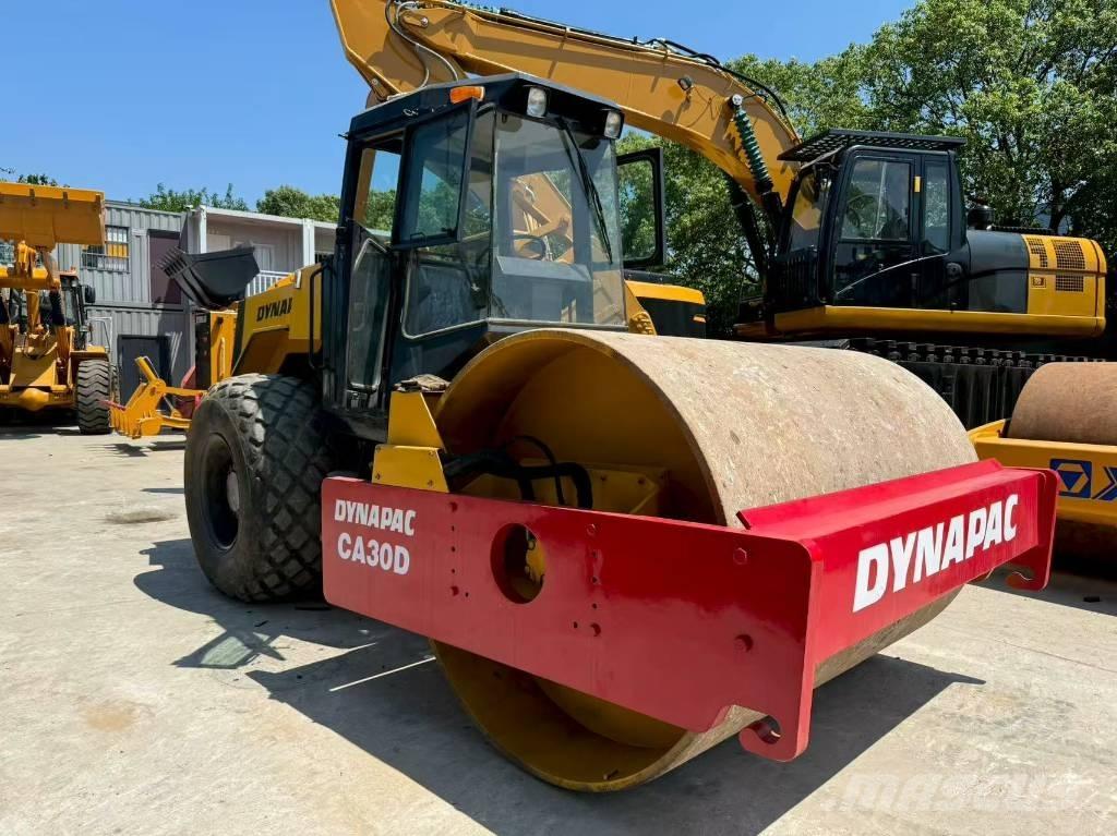 Dynapac CA 30 D Tahačové válce