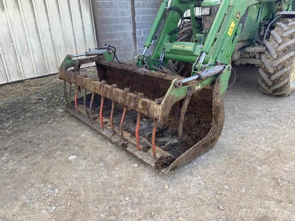 John Deere 5100 R Traktory