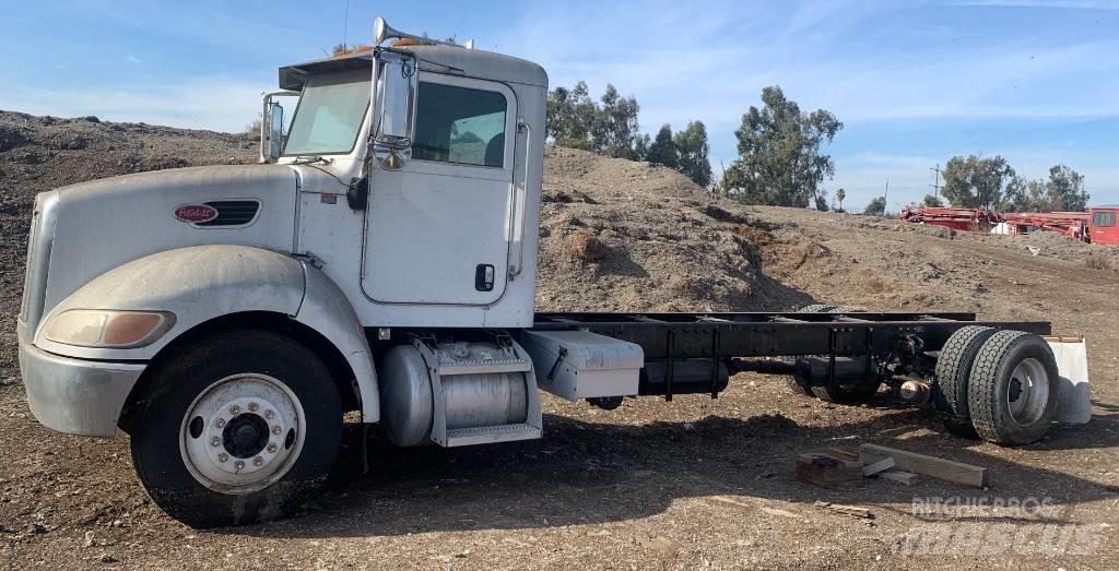 Peterbilt 335 Sklápěče
