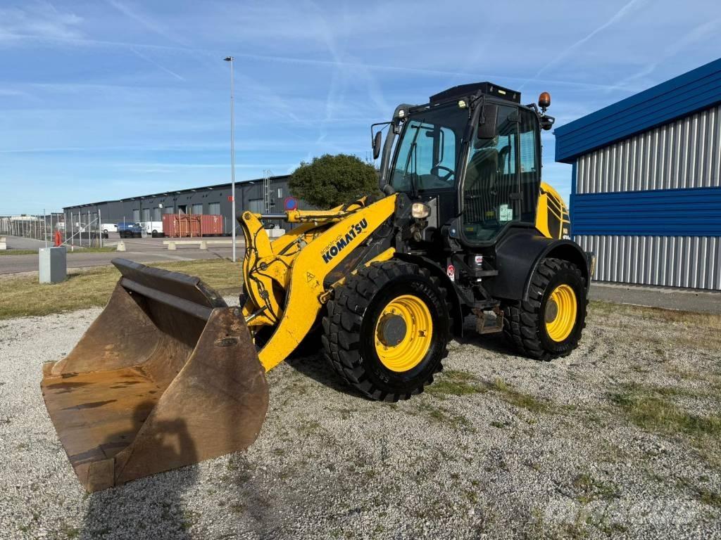 Komatsu WA100 M-7 Kolové nakladače