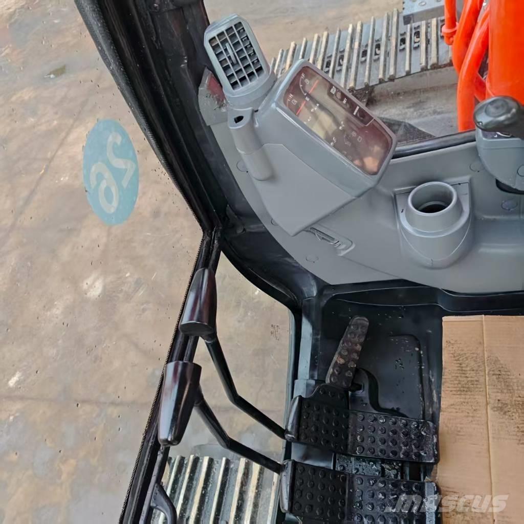 Hitachi ZX 350 Pásová rýpadla