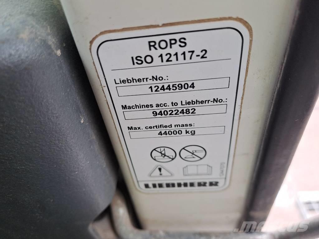 Liebherr R 946 Pásová rýpadla