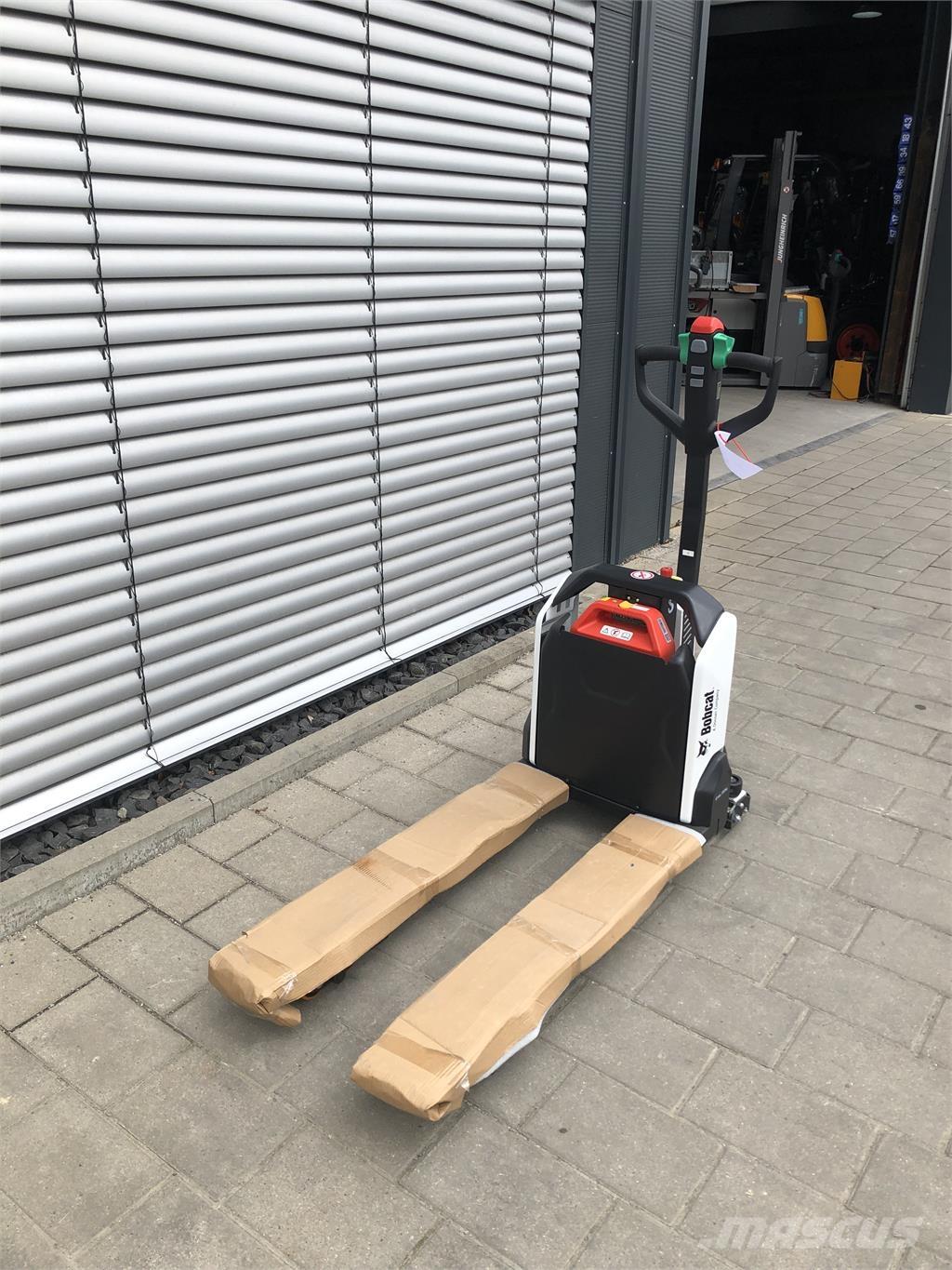 Bobcat LPM15N Ručně vedené vysokozdvižné vozíky