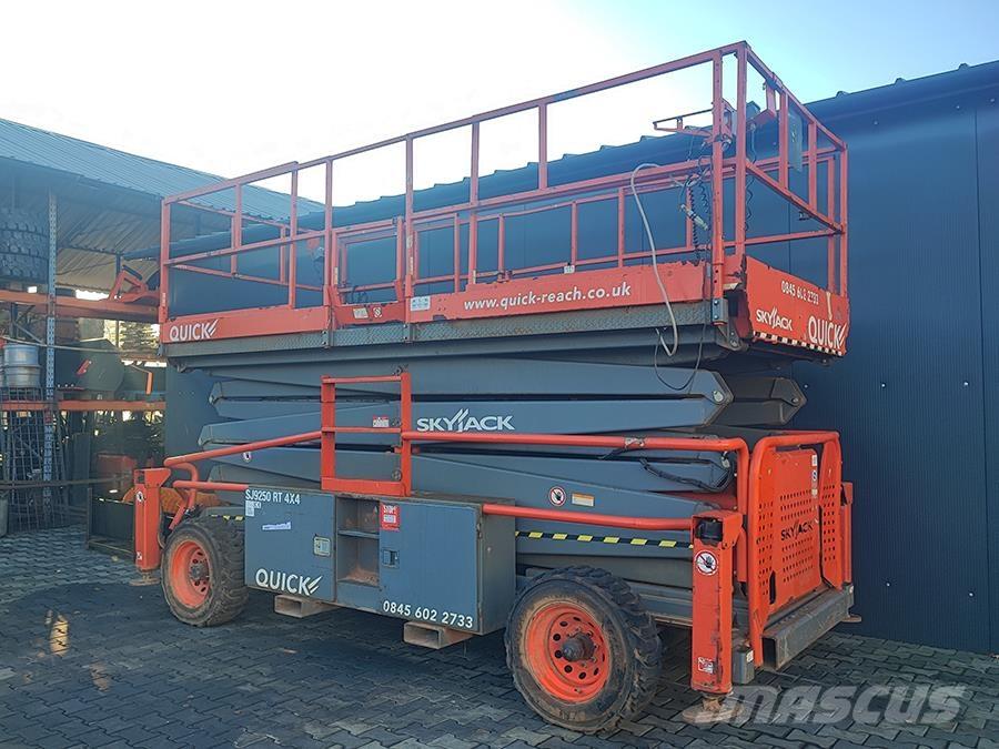 SkyJack SJ 9250 Nůžková zvedací plošina