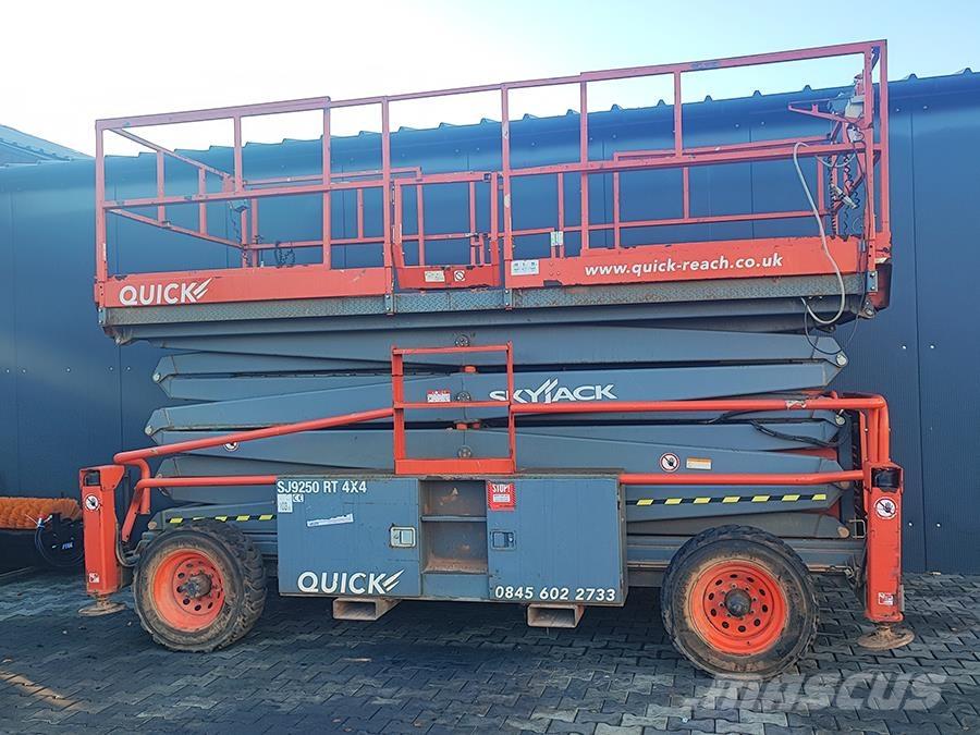 SkyJack SJ 9250 Nůžková zvedací plošina