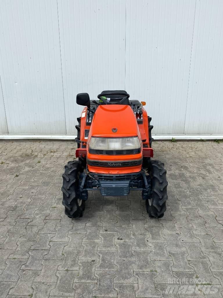 Kubota A14 Kompaktní traktory