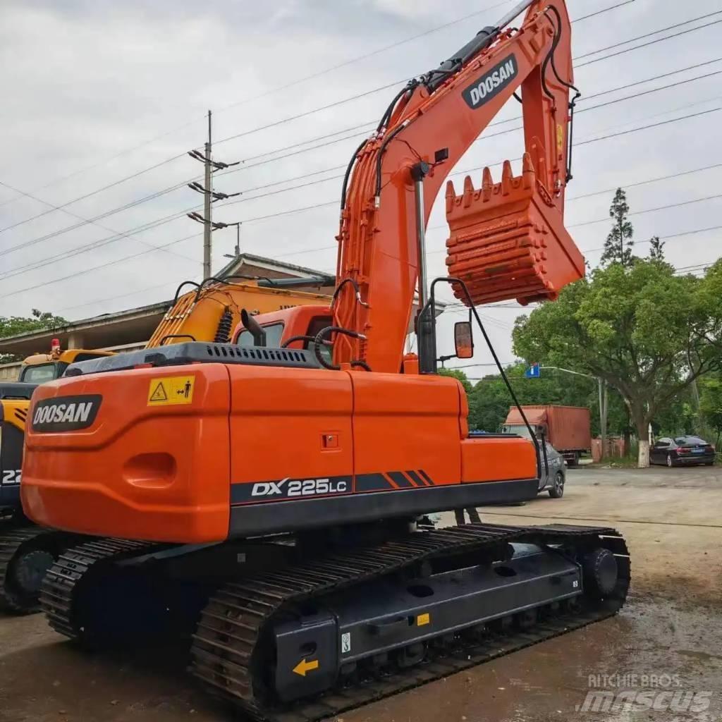 Doosan DX225LC-9C Pásová rýpadla
