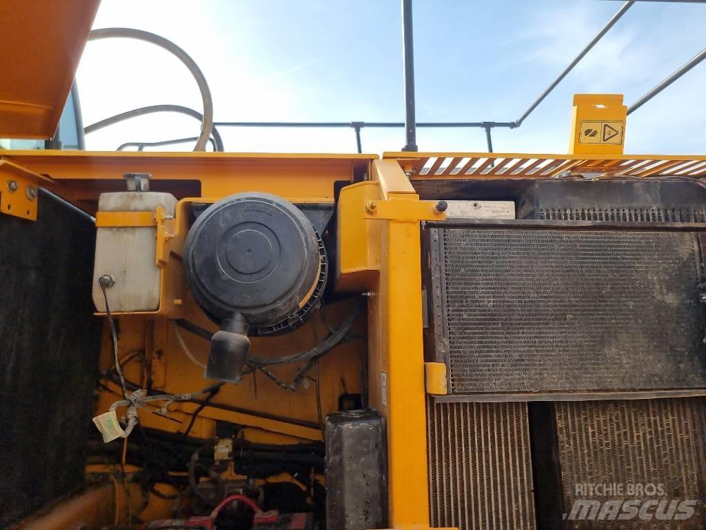 JCB JS 220 LC Pásová rýpadla