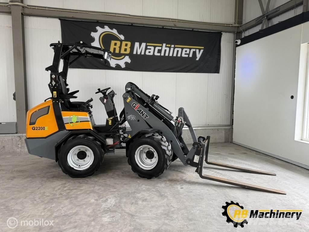 GiANT G2200E Kolové nakladače