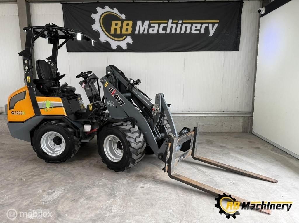 GiANT G2200E Kolové nakladače