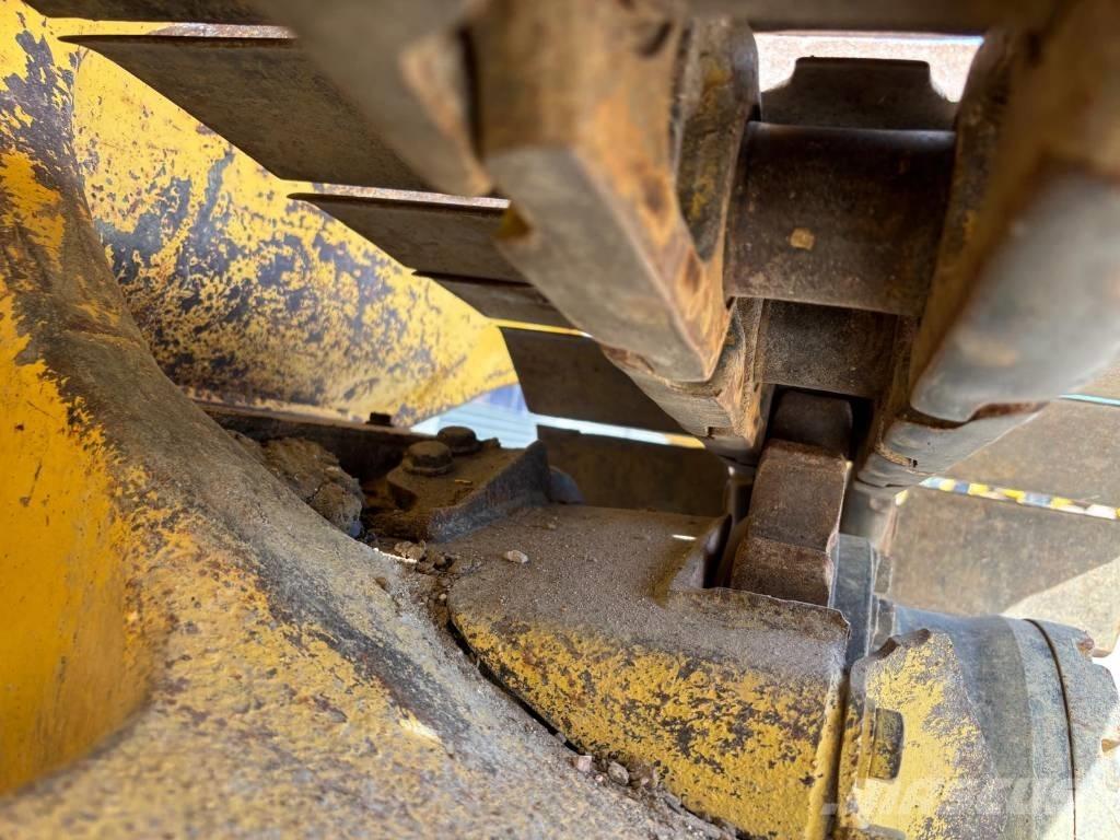 Komatsu D37 PX-23 Pásové dozery