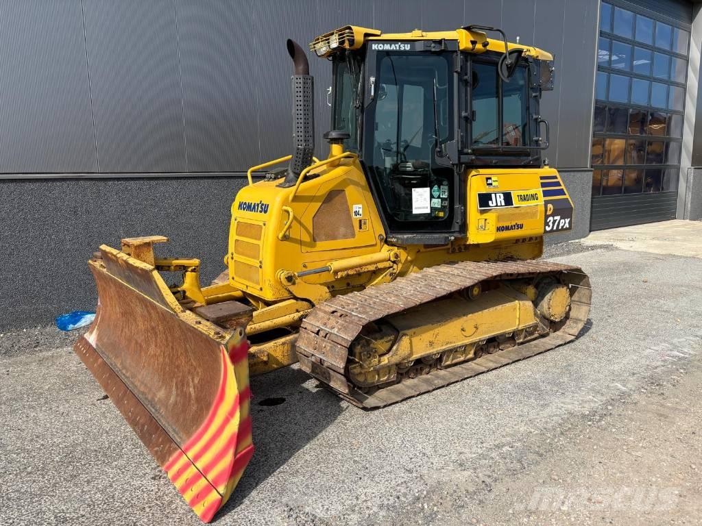 Komatsu D37 PX-23 Pásové dozery