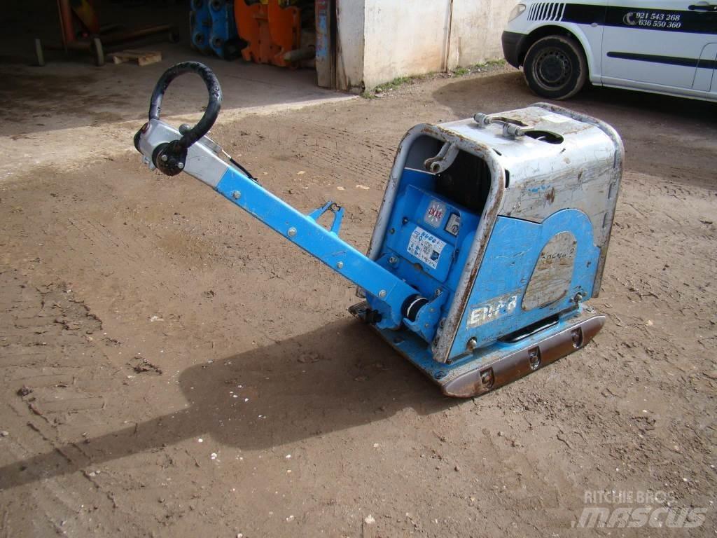 Weber CR 8 Půdní kompaktory