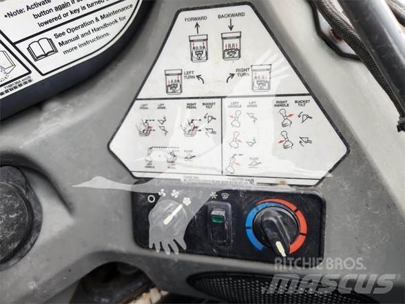 Bobcat T590 Smykem řízené nakladače