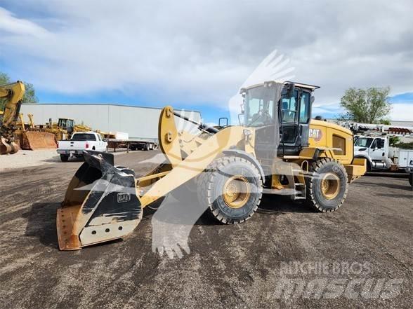 CAT 930M Kolové nakladače