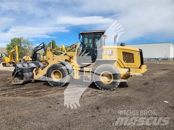 CAT 930M Kolové nakladače