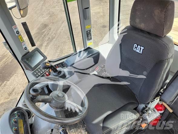 CAT 930M Kolové nakladače
