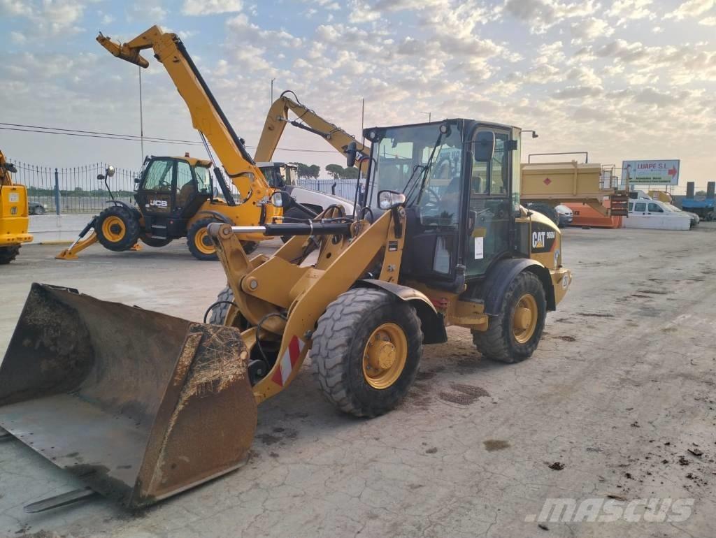 CAT 906M Kolové nakladače