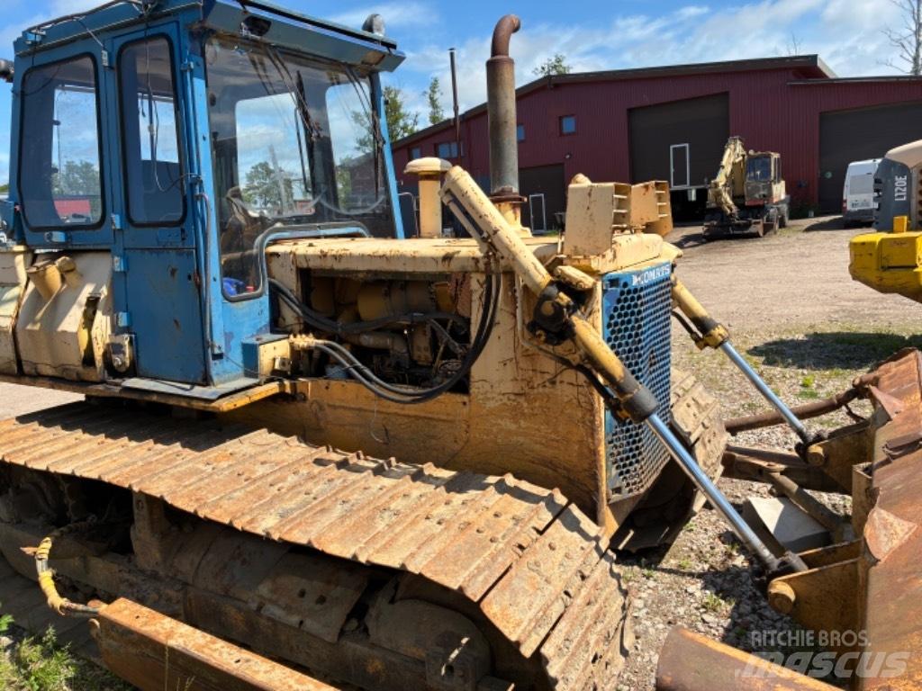Komatsu D 41 P-3 Pásové dozery
