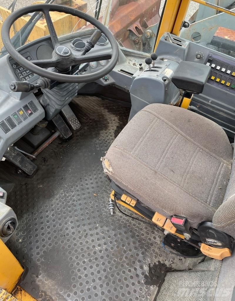 Volvo L120C Kolové nakladače