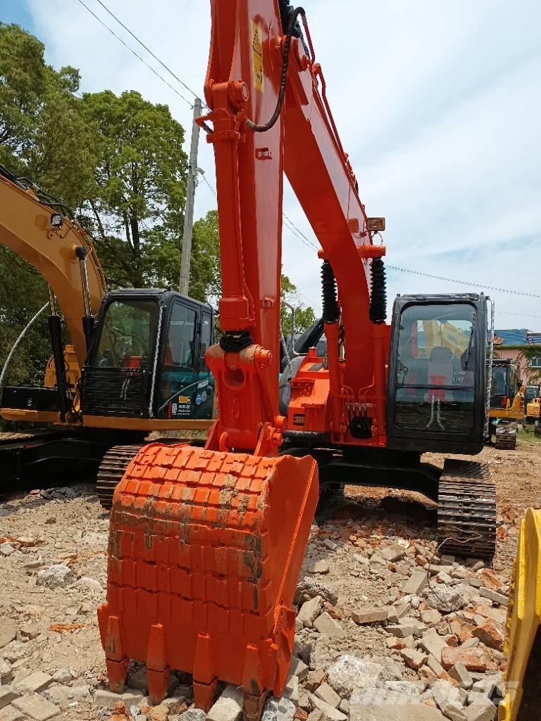 Hitachi ZX 135 Pásová rýpadla