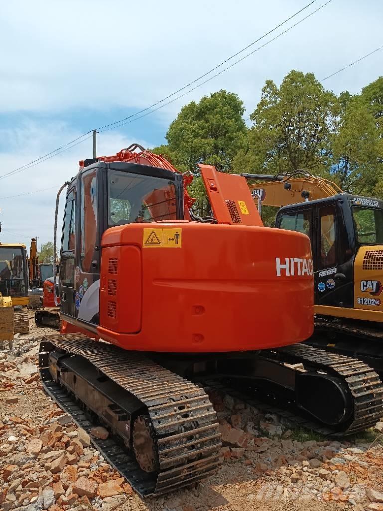 Hitachi ZX 135 Pásová rýpadla