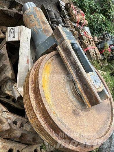 Liebherr R954CHD Pneumatiky, kola a ráfky