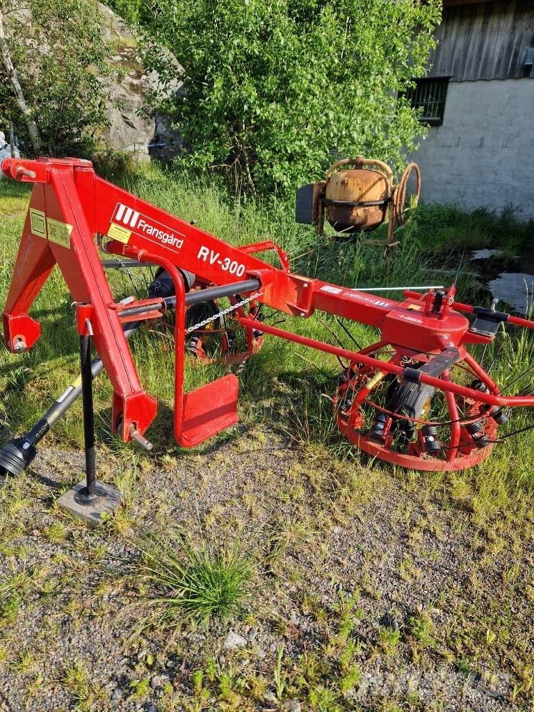 Fransgård RV 300 Obraceče a shrabovače sena