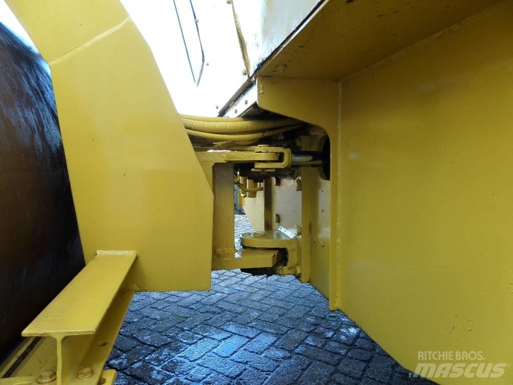Bomag BW 211 AD Tahačové válce