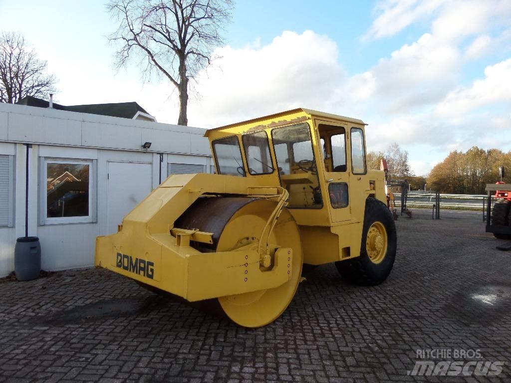 Bomag BW 211 AD Tahačové válce