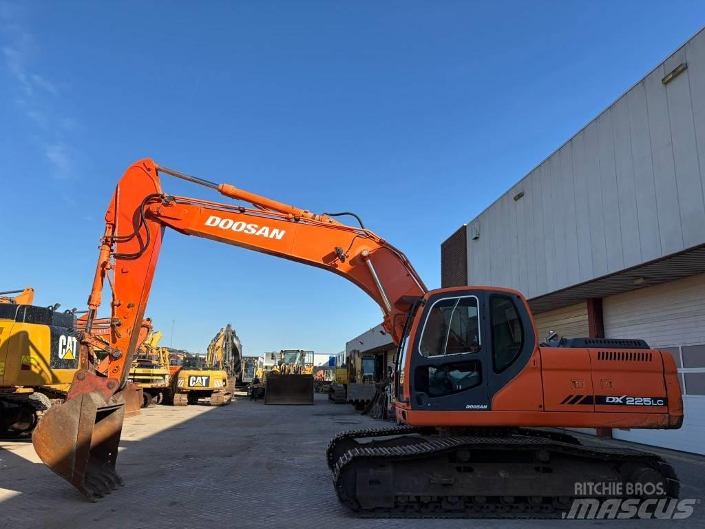 Doosan DX255LC Pásová rýpadla