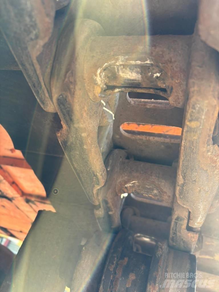 Doosan DX255LC Pásová rýpadla