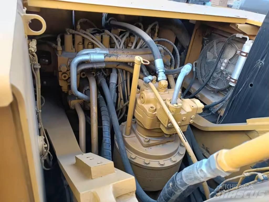CAT 324 D Pásová rýpadla