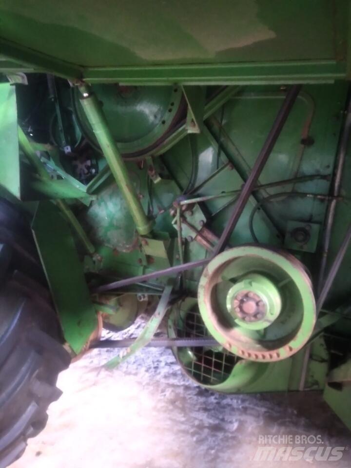 John Deere 1065 Sklízecí mlátičky