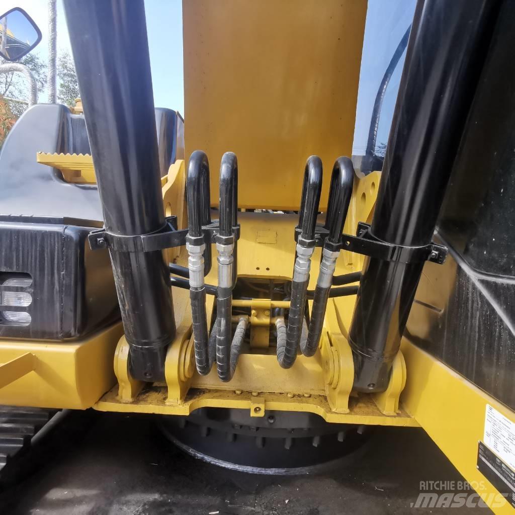 CAT 320 D Pásová rýpadla