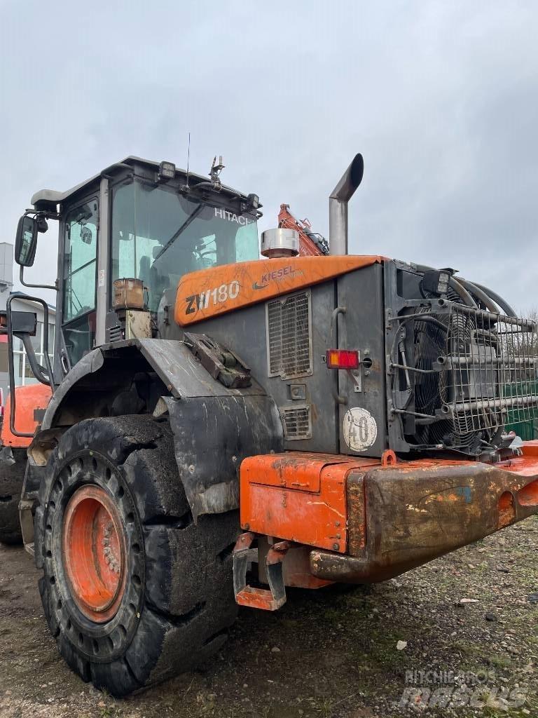 Hitachi ZW 180-5 Kolové nakladače