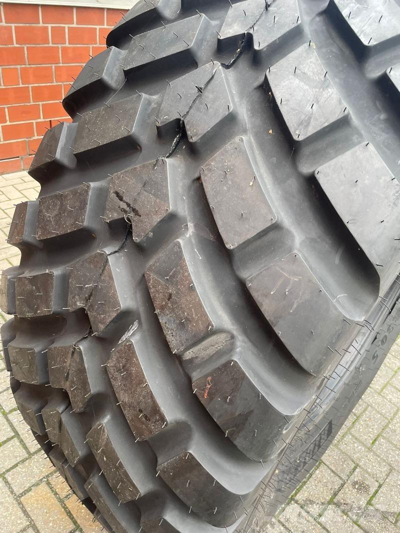 BKT 650/65R30,5 Pneumatiky, kola a ráfky